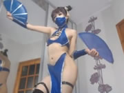 少女扮演女忍者在網絡直播間跳舞